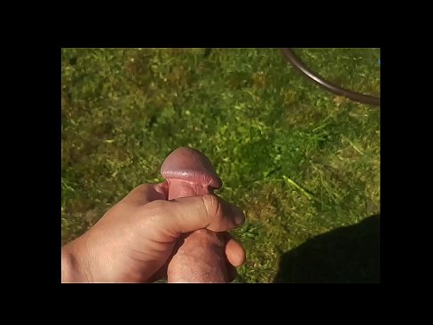 ❤️ O bunăciune fierbinte își face sex cu păsărica roz și ejaculează cu un squirt într-o grădină de vară ❤️ at ro.basseyn-vsem.ru ☑