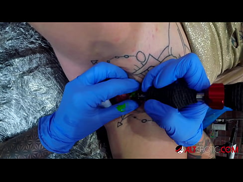 ❤️ Sully Savage, o bunăciune extrem de tatuată, și-a făcut un tatuaj pe clitorisul ei ❤️ at ro.basseyn-vsem.ru ☑
